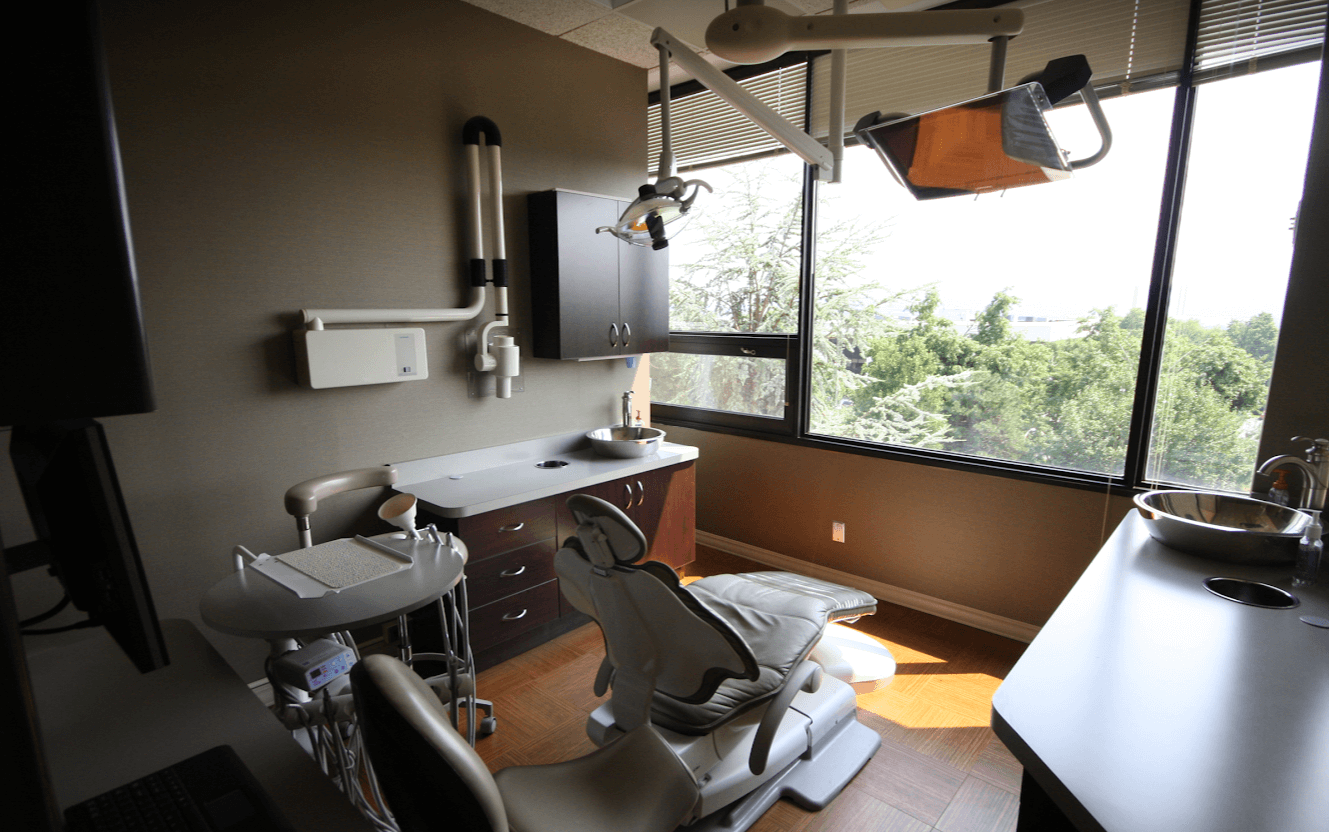 B & D Dental Excellence: Dr Mark Dunayer DMD