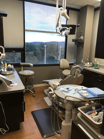 B & D Dental Excellence: Dr Mark Dunayer DMD